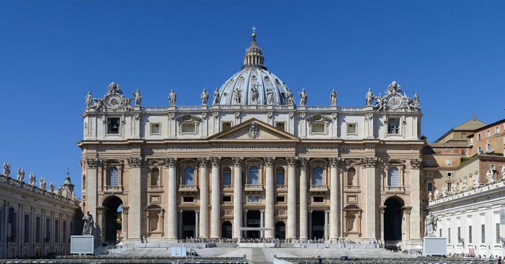 1920px-Basilica_di_San_Pietro_in_Vaticano_September_2015-1a-1024x535 Tesoros de arte e historia que honran a los apóstoles