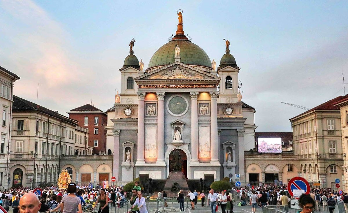 Basilica-de-Maria-Auxiliadora-en-Turin-Italia-proyectada-y-construida-por-Don-Bosco-Foto-ISCR-Don-Bosco María Santísima Auxilio de los Cristianos