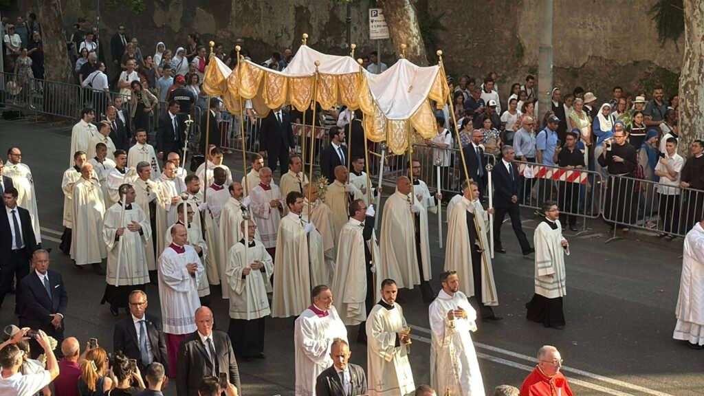 512738606_9824202681038772_6965434722554473732_n-1024x576 Papa León XIV celebra su primer Corpus Christi