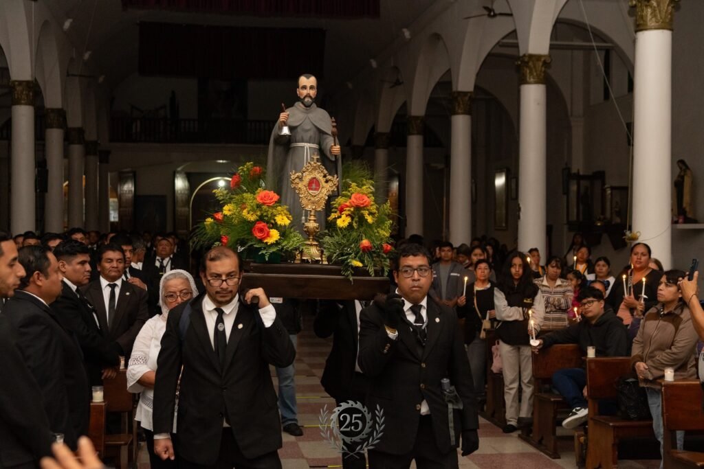 528586506_1184181840415767_5871379228297841900_n-1024x683 Histórica peregrinación de la Reliquia del Santo Hermano Pedro
