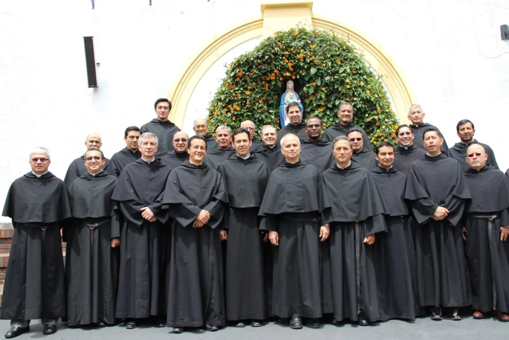 Habito-de-los-agustinos-1024x683 Un Pontificado con el corazón de San Agustín