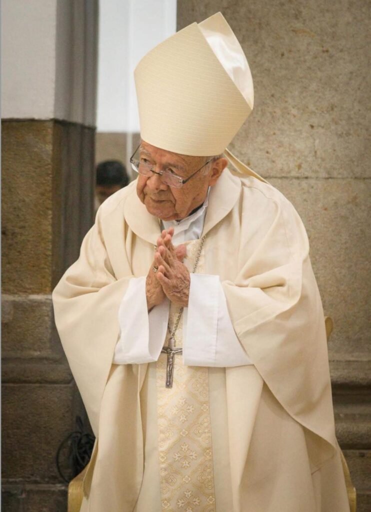 Mons-Rios-Montt-742x1024 Mons. Mario Enrique Ríos Montt